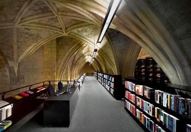 از کلیسا تا کتابفروشی (عکس)