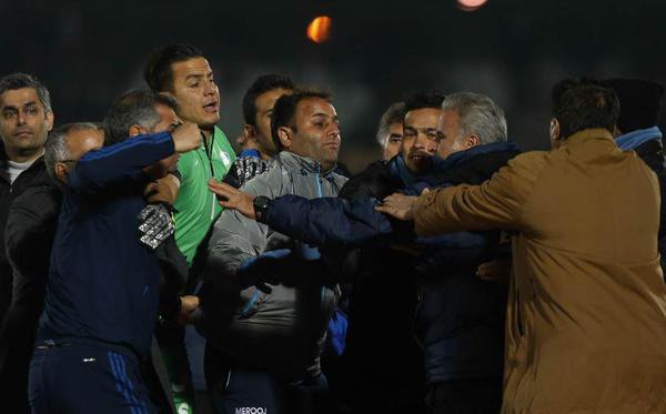 این لیگ باز کُشته ندهد شانس آورده ایم! این لیگ باز کُشته ندهد شانس آورده ایم!