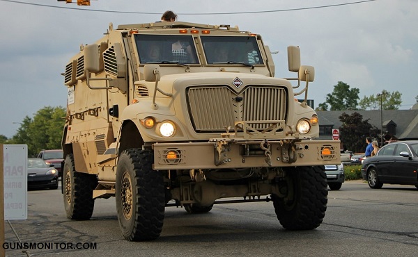 اینترنشنال مکس پرو؛ خودروی اِمرَپ آمریکایی(+عکس) اینترنشنال مکس پرو؛ خودروی اِمرَپ آمریکایی(+عکس)