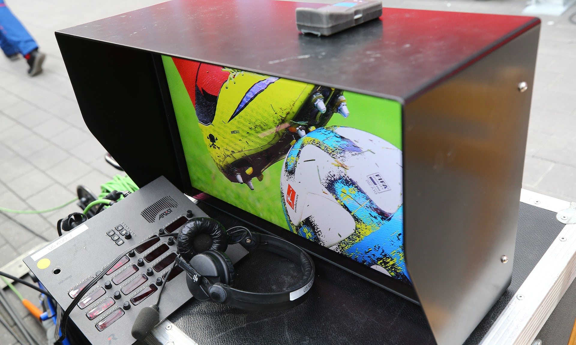 کمک داور ویدیویی در فوتبال؛ آری یا نه؟! کمک داور ویدیویی در فوتبال؛ آری یا نه؟!