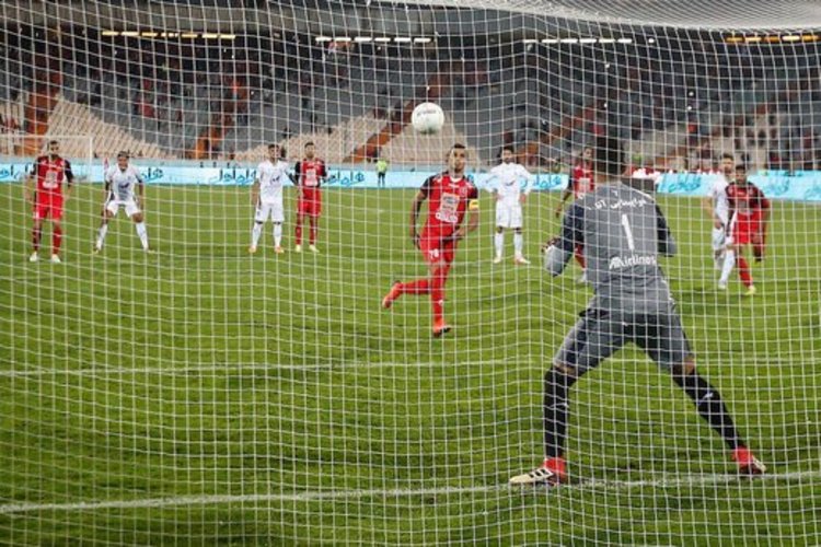 بررسی عملکرد تیمهای لیگ برتر در پایان نیمفصل (2) حامد لک