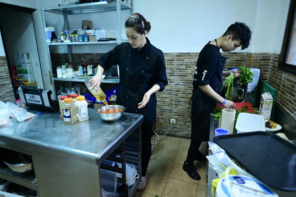 رستوران مهاجران در مادرید (+عکس)/ غذا: راهی برای تغییر گفتمان رستوران مهاجران مادرید