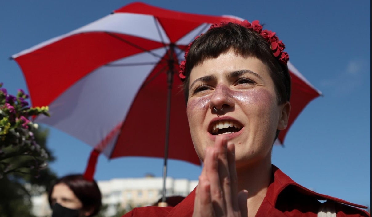 جنبش اعتراضی زنان در بلاروس/ بازداشت مادربزرگ 73 ساله/ وقاع بلاروس زنان