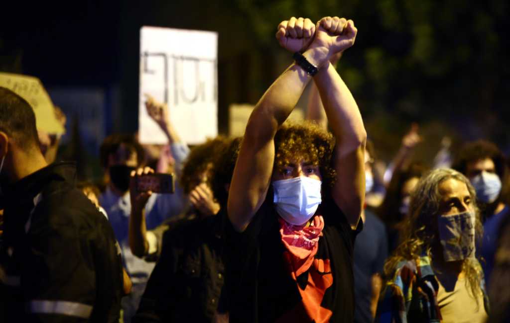 تظاهرات در یک کیلومتری خانه اسرائیل