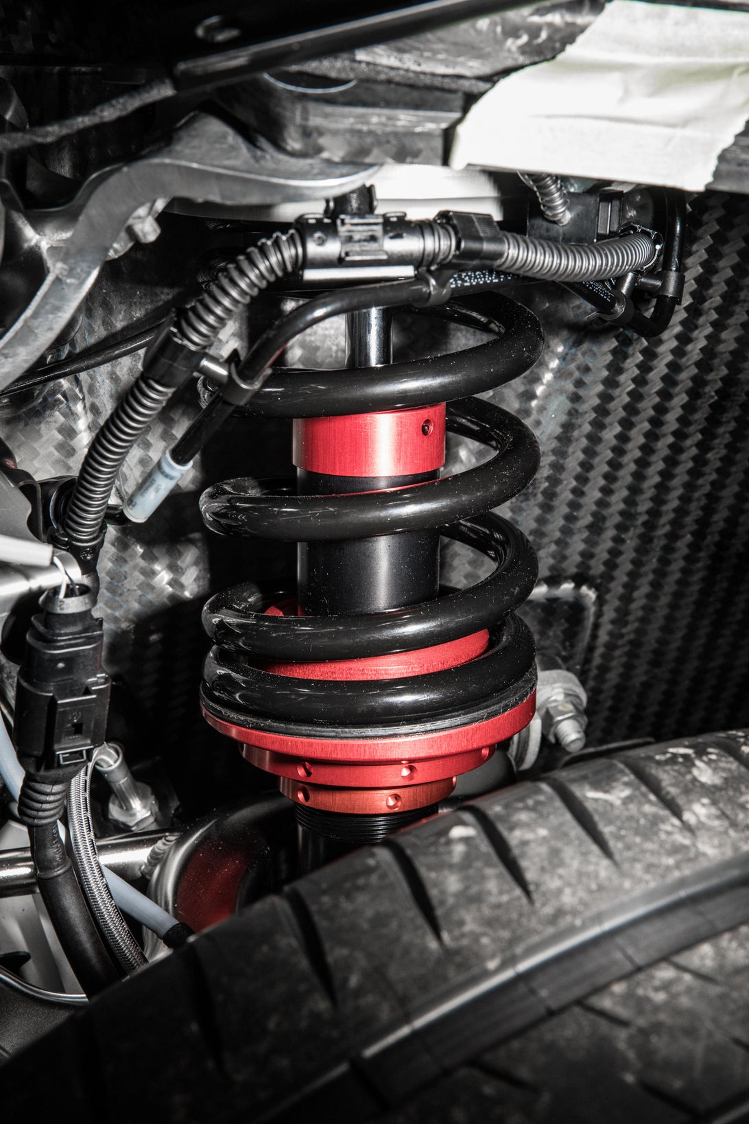 بوگاتی شیرون چگونه تولید می شود؛ ترکیب هنر و مهندسی در یک 