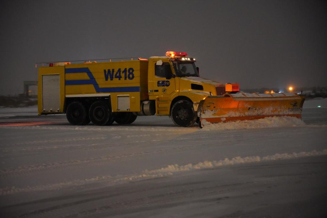 شرکت فرودگاهها: باند فرودگاه بین المللی مشهد تا پاکسازی کامل بسته است / لغو 57 پرواز داخلی و خارجی شرکت فرودگاهها: باند فرودگاه بین المللی مشهد تا پاکسازی کامل بسته است / لغو 57 پرواز داخلی و خارجی