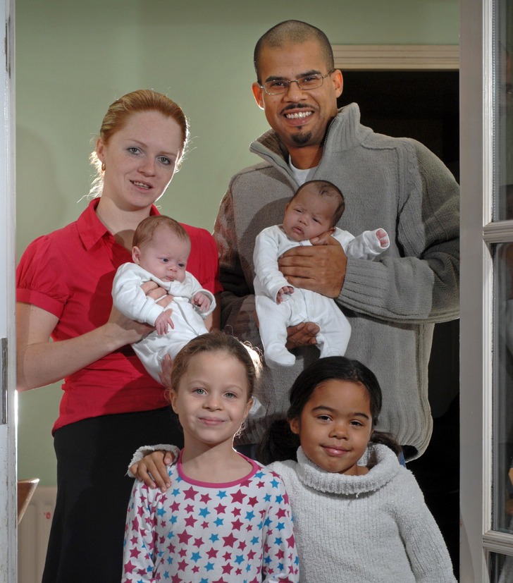 زوجی که دو بار دوقلوهایی نادر به دنیا آوردند (عکس)