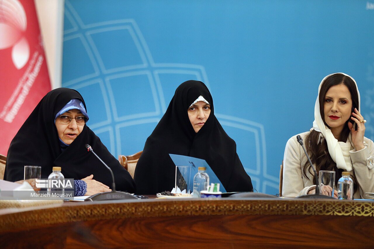 4 سؤال از خانم خزعلی: دورهمی زنانه که در منزل شخصی نگرفته اید؛ پاسخ دهید 4 سؤال از خانم خزعلی: دورهمی زنانه که در منزل شخصی نگرفته اید؛ پاسخ دهید