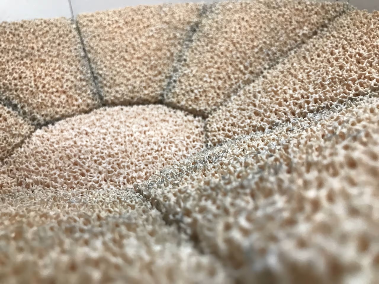 برج خورشیدی که با استفاده از آب، دی اکسید کربن و نور خورشید سوخت جت تولید می کند