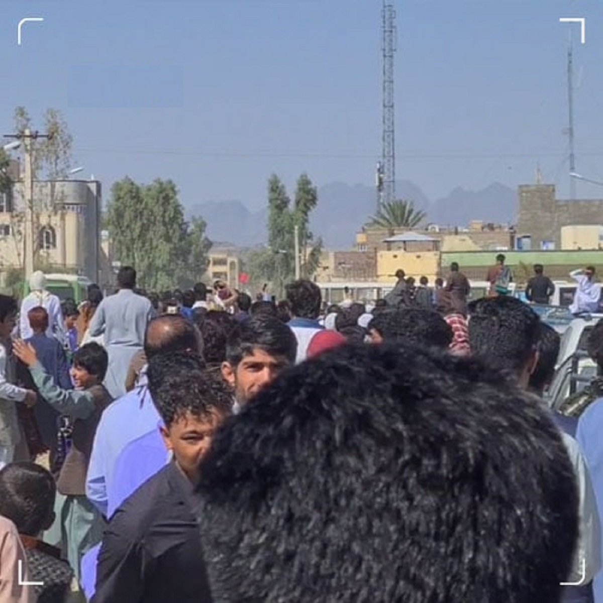 حوادث زاهدان/ایرنا: ۱۹ کشته در تیراندازی زاهدان / حمله و تیراندازی به کلانتری/ کوبیدن اتوبوس به دیوار کلانتری / تجمع تعدای از نمازگزاران / دعوت مولوی عبدالحمید به آرامش حوادث زاهدان/ایرنا: ۱۹ کشته در تیراندازی زاهدان / حمله و تیراندازی به کلانتری/ کوبیدن اتوبوس به دیوار کلانتری / تجمع تعدای از نمازگزاران / دعوت مولوی عبدالحمید به آرامش