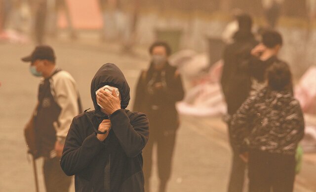 توفان شنِ پکن به ژاپن رسید توفان شنِ پکن به ژاپن رسید