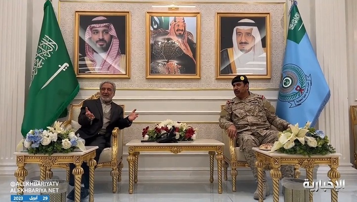 انتقال 65 ایرانی از سودان به وسیله عربستان / تشکر دیپلمات ایرانی از فرماندهان ارتش سعودی (+فیلم) انتقال 65 ایرانی از سودان به وسیله عربستان / تشکر دیپلمات ایرانی از فرماندهان ارتش سعودی (+فیلم)