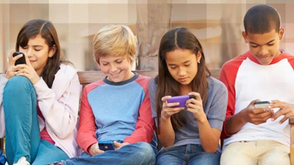 کودکان زیر 13 سال در آمریکا از فعالیت در شبکههای اجتماعی منع میشوند کودکان زیر 13 سال در آمریکا از فعالیت در شبکههای اجتماعی منع میشوند