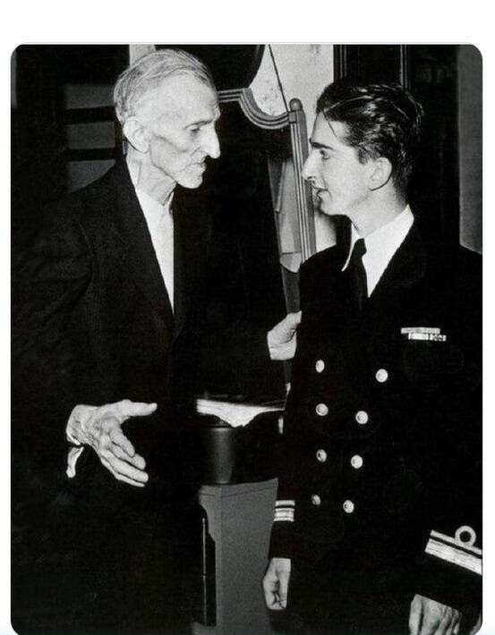 مرد مرموز علم و فناوری با آخرین شاه یوگسلاوی! (عکس)