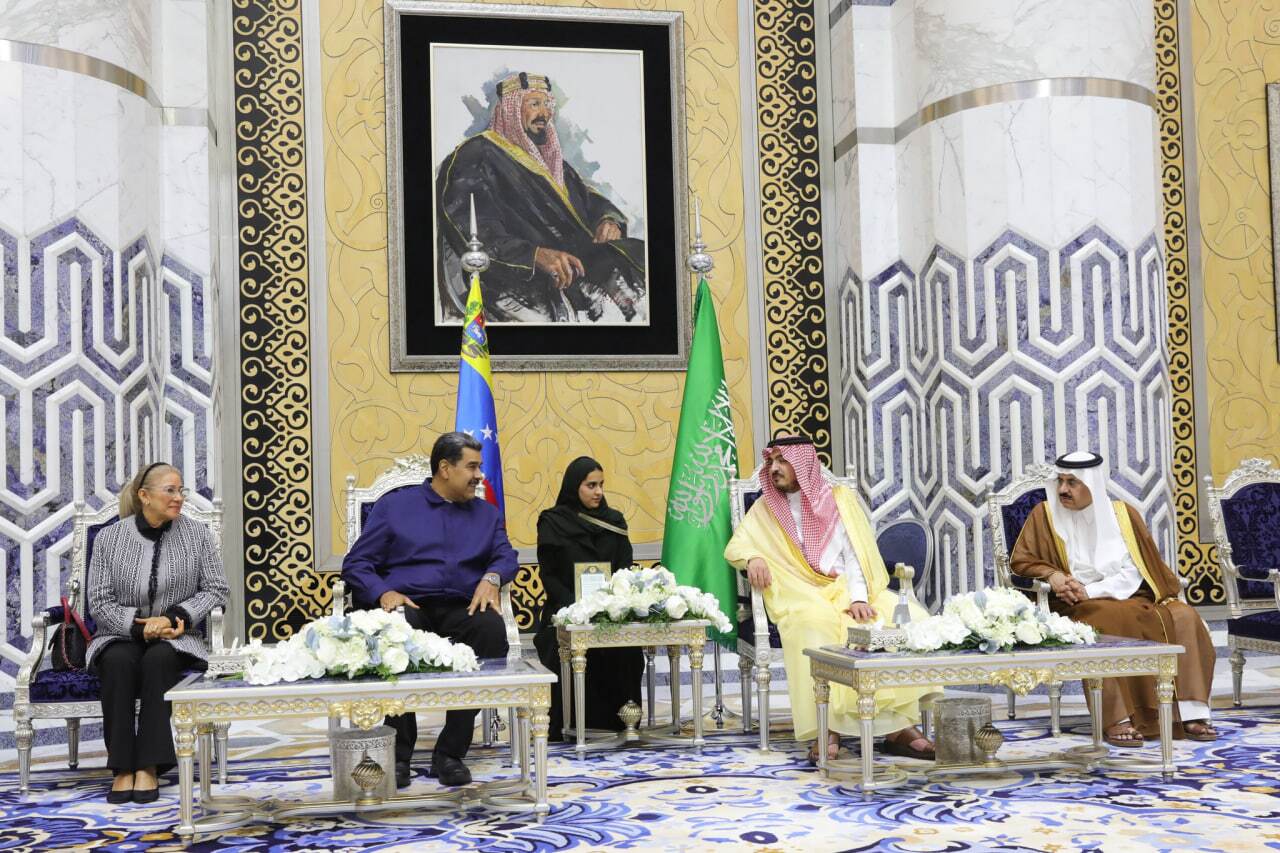 سفر رئیس جمهور ونزوئلا به عربستان سعودی / دیدار با بن سلمان (عکس) سفر رئیس جمهور ونزوئلا به عربستان سعودی / دیدار با بن سلمان (عکس)