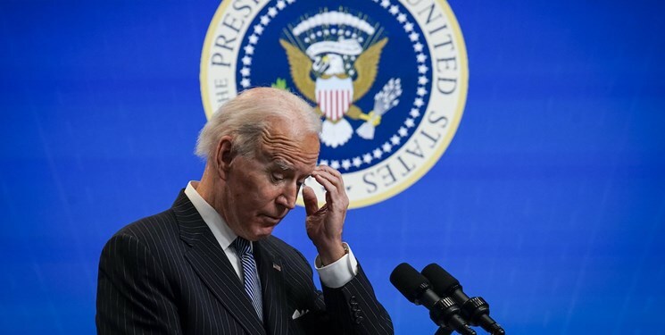 زمین خوردن مدام پرزیدنت؛ چرا بایدن هنوز رئیس جمهور است؟ زمین خوردن مدام پرزیدنت؛ چرا بایدن هنوز رئیس جمهور است؟