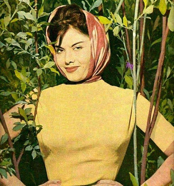 فخری خوروش در جوانی فخری خوروش