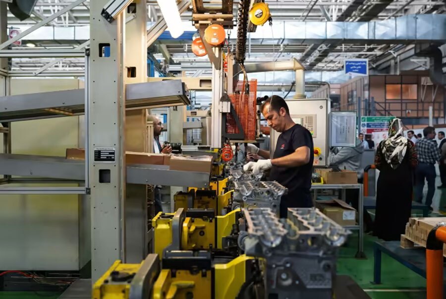 فایننشال تایمز: تقلای صنعت خودرو ایران زیر فشار تحریم فایننشال تایمز: تقلای صنعت خودرو ایران زیر فشار تحریم